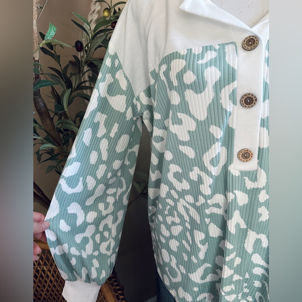 Macaron Leopard Print Ribbed Button Henley Top La… - image 3